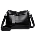 Borsa a tracolla minimalista in morbida pelle nera con tasche multiple e cinturino - Nero
