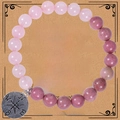 Dettaglio del bracciale in agata con ciondolo bussola e biglietto d'auguri sentimentale - Bracciale in Quarzo Rosa e Rodonite