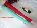 Détail de collants en velours bleu lac et rouge vif avec ballerines pointues roses - Entrejambe fermé / Bleu lac clair+Rouge
