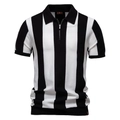 Dettaglio polo da uomo con strisce verticali, cerniera in metallo e trama a maglia - S / Nero