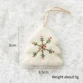 Kerstboomhanger van wolvilt met groene sneeuwvlok borduursels en kleine rode stippen - Kerstboom Sneeuwvlok