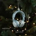 Décoration de sapin de Noël en forme de casque bleu pailleté avec détails argentés - Style Casque