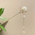 Detailansicht einer traditionellen chinesischen Haarnadel mit Pflaumenblüten und Perlen - Rosa Pflaumenblüte Sicherheitsverschluss Quaste (5166)
