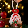 Weihnachtstüte mit 3D Schneemann, rotem Kordelzug und Goldstern auf weißem Strickstoff - Cartoon Schneemann Stil