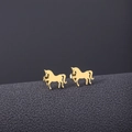 Dettaglio degli orecchini a lobo a forma di cavallo dorato in acciaio inossidabile - Stud orecchini / Oro