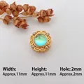 Makro-Detail der 11mm Vintage-Goldperle mit Katzenaugenstein und Mini-Perlen - Stil 2