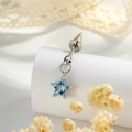 Zilveren navelpiercing met een blauwe ster-vormige gefacetteerde kristallen hanger - A920-2# / Licht Zeeblauw (1 Stuk)