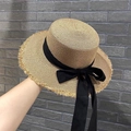 Beiger flacher Strohhut mit schwarzer Schleife und Fransenrand für den Sommer - Khaki + Schwarzes Band