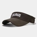 Detail of the high-density cotton fabric and white 3D letter embroidery on brown visor - Adjustable / Gray