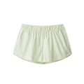 Detalle de pantalones cortos verde claro con rayas moradas y cintura elástica - Verde