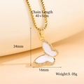 Collana a farfalla dorata con smalto bianco e zirconi scintillanti su catena box - Ne20 Farfalla