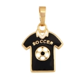 Détail du pendentif maillot de foot en or et noir avec texte gravé et motif de ballon évidé - Maillot de Football Noir