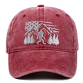 Vintage-Baseballkappe aus roter gewaschener Baumwolle mit Wald- und Bigfoot-Stickerei - Verstellbar / Burgunderrot