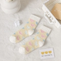Beige Korallenvlies-Socken mit Herzmuster für gemütliche Wintertage zu Hause - Gelbes Herz