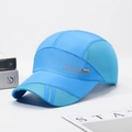 Breathable bright blue quick-dry sports baseball cap with mesh panels and sports logo - Adjustable / Lake Blue