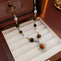 Collier de perles vintage en œil de tigre avec pendentif cœur et perles blanches - 6# Collier Perles et Oeil de Tigre - Argent