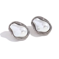 Pendientes de perlas barrocas irregulares con bordes de metal plateado texturizado - Pendientes de botón de perlas barrocas irregulares - Color Acero