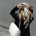 Fashionable retro chain print silk satin scarf worn as a headscarf with a chic shoulder bag - 90x90cm / Recommended Color