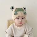 Süße beige Baby-Strickmütze für den Winter mit grünem Frosch und Ohrenklappen - 1-3 Jahre (47-52cm) / Beige