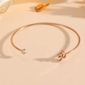 18k rosévergoldetes Edelstahlarmband mit Om-Symbol und funkelndem Zirkonia-Stein - Roségold