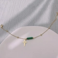 Collier à pendentif étoile dorée et perle verte sur un plat en céramique blanche - Bracelet Étoilé (DS006星光-手链)