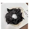 Chouchou élégant à carreaux noir et blanc avec bordure en dentelle beige et nœuds - Nœud à carreaux café / Marron