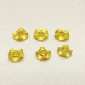 Detailansicht von sechs goldenen Wellenmustern-Abstandhaltern für DIY-Schmuckzubehör - 8mm / Gold
