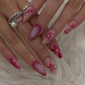 Unghie finte stiletto rosa sfumate con fiori 3D, gocce d'acqua e strass lucidi - JP3446 (Modello con colla)