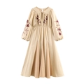 Elegante abito beige a maniche lunghe con ricami floreali rossi e vita alta plissettata - S / Albicocca