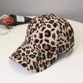 Classic leopard print baseball cap in beige with black and brown spots for sun protection - M (55-58cm) / Beige
