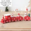 Classico trenino di Natale in legno rosso con pupazzo di neve su tavolo in legno - Stile E Trenino da 19.8cm