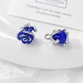 Détail macro de deux breloques roses bleues avec base en métal argenté pour bijoux - Rose Bleue / #3 Prix Unique
