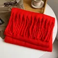 Écharpe en tricot mohair rouge vif avec longues franges et chaleur hivernale - Rouge Nouvel An