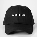 Klassische schwarze Baumwoll-Basecap mit weißem Mother-Stickerei und verstellbarem Band - Einheitsgröße / Schwarz