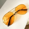 Klassieke gouden aviator zonnebril met oranje glazen en een hoogwaardig metalen frame - Gouden Frame Oranje Gele Lens
