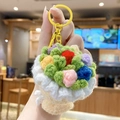 Handgefertigter gehäkelter Mini-Blumenstrauß-Schlüsselanhänger mit bunter Wolle - Handstrauß-Gelb