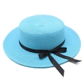 Chapeau de paille à sommet plat bleu clair avec ruban gros-grain noir et petit nœud - Bleu lac