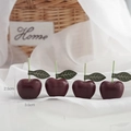Vela aromática de cereza realista en rojo oscuro con tallos verdes y detalles de hojas - Paquete de 4 / Negro Rojo