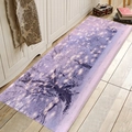Tappeto in flanella con foresta invernale viola e motivi di luci sul pavimento - 40x60cm / Bosco Illuminato dalla Nebbia Viola