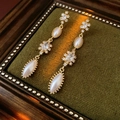 Pendientes vintage dorados con borlas, perlas y circonitas en caja de terciopelo - Dorado (Pasador de pendientes de plata de ley 925)