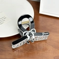 Elegante pinza para el pelo negra con lazo blanco y texto Grace en mesa de madera - Pequeño-8.2cm / Negro