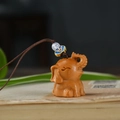 Holzgeschnitzter Elefanten-Schlüsselanhänger mit Emaille-Wolke und Perle für Taschen - Glückselefant Handy-Anhänger