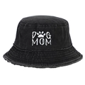 Détails de la broderie DOG MOM et bords effilochés sur bob en denim noir délavé - Chapeau bob effiloché / Noir MOM