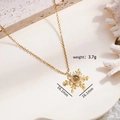 Goldene Schneeflocken-Projektionshalskette mit weißen Kristallen und 16,1 mm Anhänger - Schneeflockenform-Stil (2273)