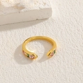Verstellbarer 14K vergoldeter Ring mit bunten Zirkonia im Baguette-Schliff - Dreieckiger Bunter Zirkonia Ring