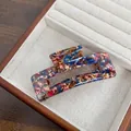 Pince à cheveux rectangulaire en acétate avec motif marbré bleu et rouge sur plateau - Violet Fleuri 10.5CM