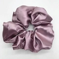 Übergroßer Haargummi aus satin Seide in Lavendel mit seidigem Glanz und Falten - 20cm / Lotusrosa