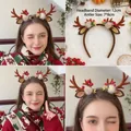 Cerchietto natalizio con corna di renna marroni con orecchie di peluche e bacche rosse - Stile 1: Corna marroni con orecchie in peluche / caffè