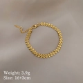 Detailweergave van gouden armband met bladpatroon met verfijnde textuur en sluiting - S509 Tarwestijl / Goud