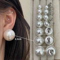 Elegante 2,2 cm grote witte faux parel oorknopjes met een gepolijste afwerking - 3875-2.2cm Driehoekige oorclip / Wit